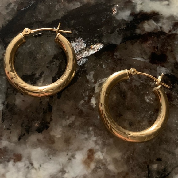 Vintage 14K Gold Hoop Earrings, 20mm, Stamped - Picture 6 of 7